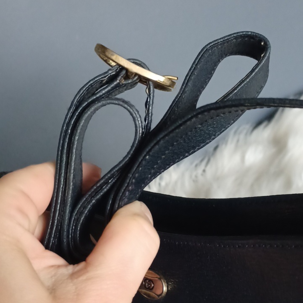 Vintage Gucci Signature Crossbody - Picture 10 of 16
